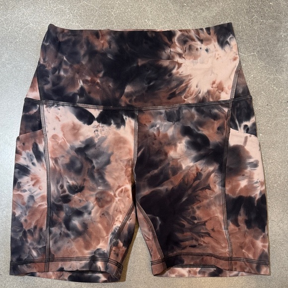 lululemon athletica Pants - lululemon athletica Black and Brown Tie-Dye Bike Shorts
